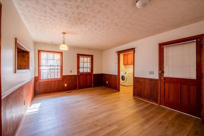 Building Photo - 4967 Macland Rd