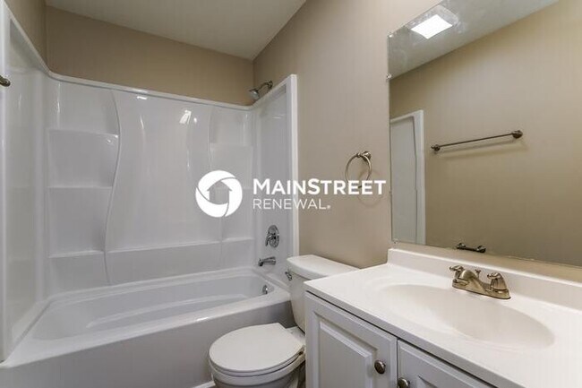 Building Photo - 3 Bedroom Pet-Friendly Home in Fort Myers, FL with Main Street Renewal