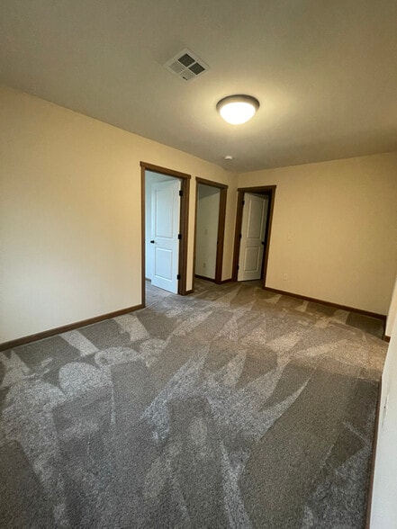 Building Photo - 1009 SW Juniper Gdns Ln