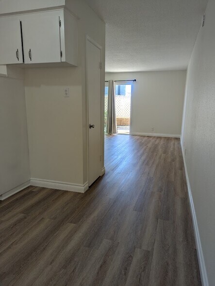 Building Photo - 216 Melrose Dr