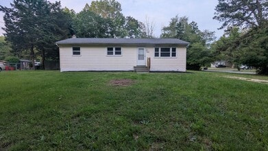 Building Photo - 3 bedroom, 1 bathroom home ready for move in!