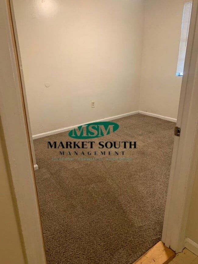 Building Photo - *APPLICATION PENDING!* CONVENIENT   LOCATI...