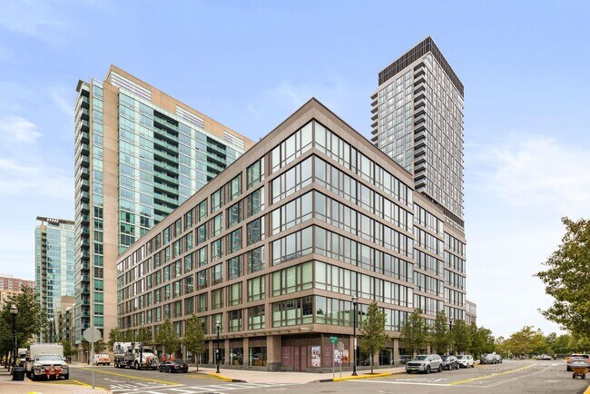 Building Photo - 2 Shore Ln