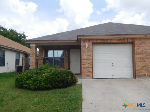 Primary Photo - 933 Rosewood Dr