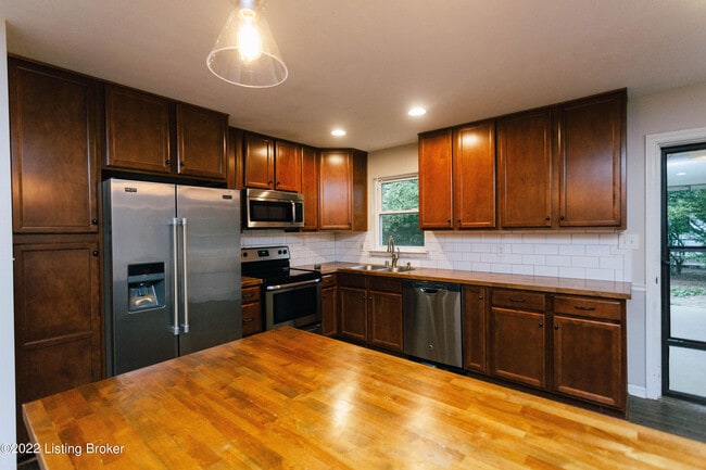 Building Photo - 2421 Woodmont Dr