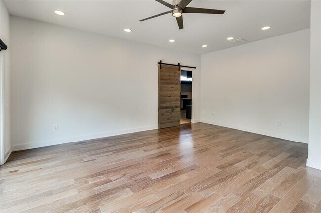 Building Photo - 612 S 58th Ct