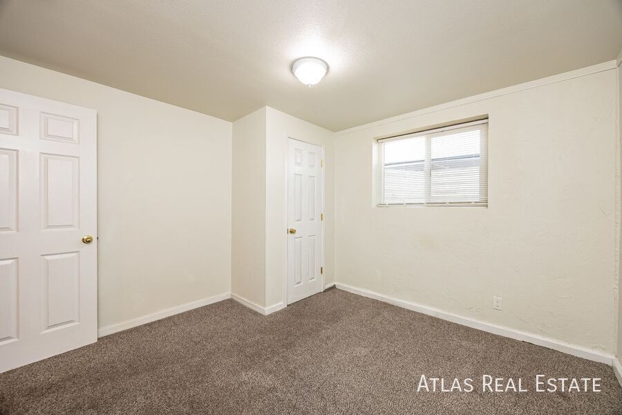 Building Photo - 4419 Dewey Dr