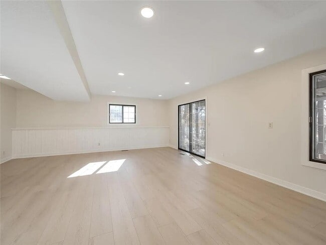 Building Photo - 7783 Kingsview Ln N