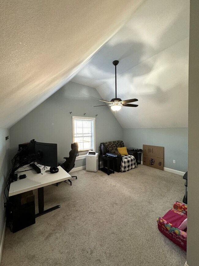 Building Photo - 304 Boulder Dr