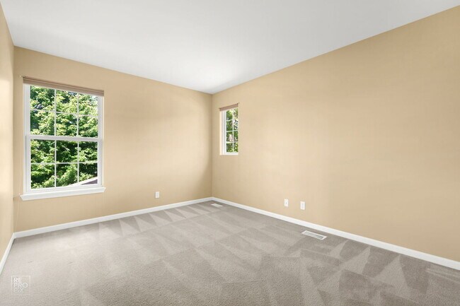Building Photo - 920 McDole Dr