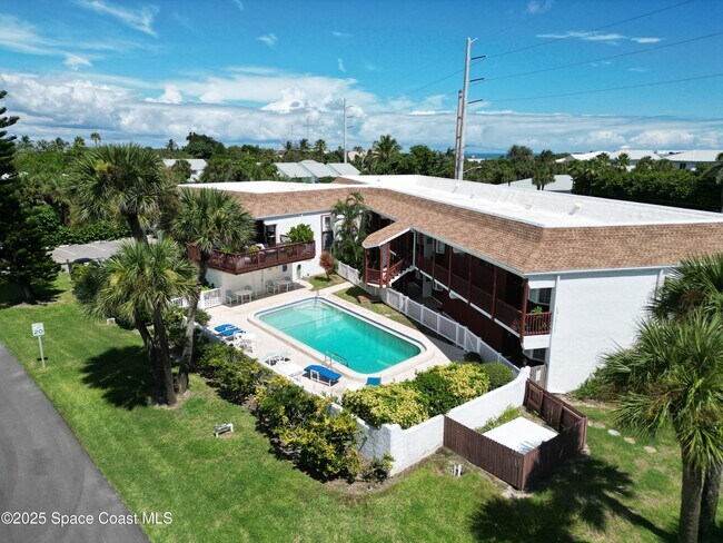 Building Photo - 1318 S Miramar Ave