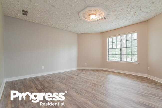 Building Photo - 5385 Walker Rd