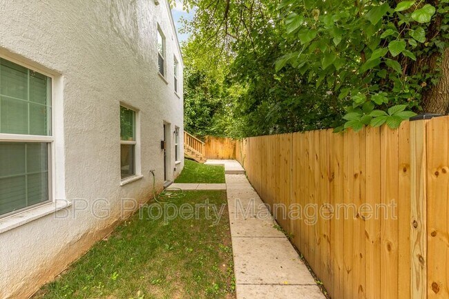 Building Photo - 79 Horner St