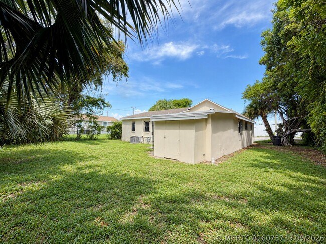 Building Photo - 706 23rd St
