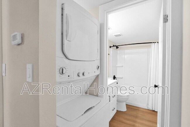 Building Photo - 1111 E University Dr