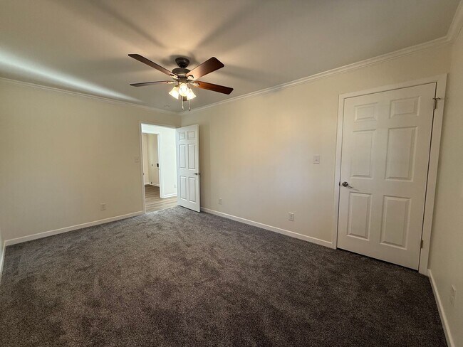 Building Photo - Newly renovated 3 Bedroom 3 Bathroom Home ...