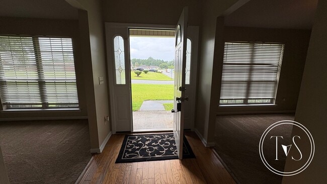 Building Photo - RATE DROP ALERT (was $2200/month) and MOVE-IN SPECIAL: 1st FULL MONTH'S RENT FREE*