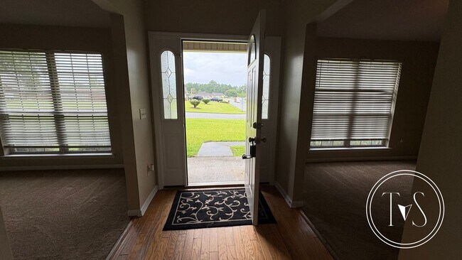 Building Photo - RATE DROP ALERT (was $$2600/month) and FALL MOVE-IN SPECIAL: 50% OFF 1st MONTH'S RENT!**