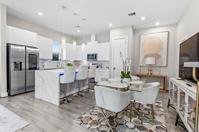 Building Photo - 851 Prosper St