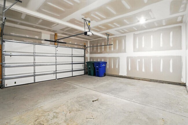 Building Photo - 205 Wilbur Lake Dr