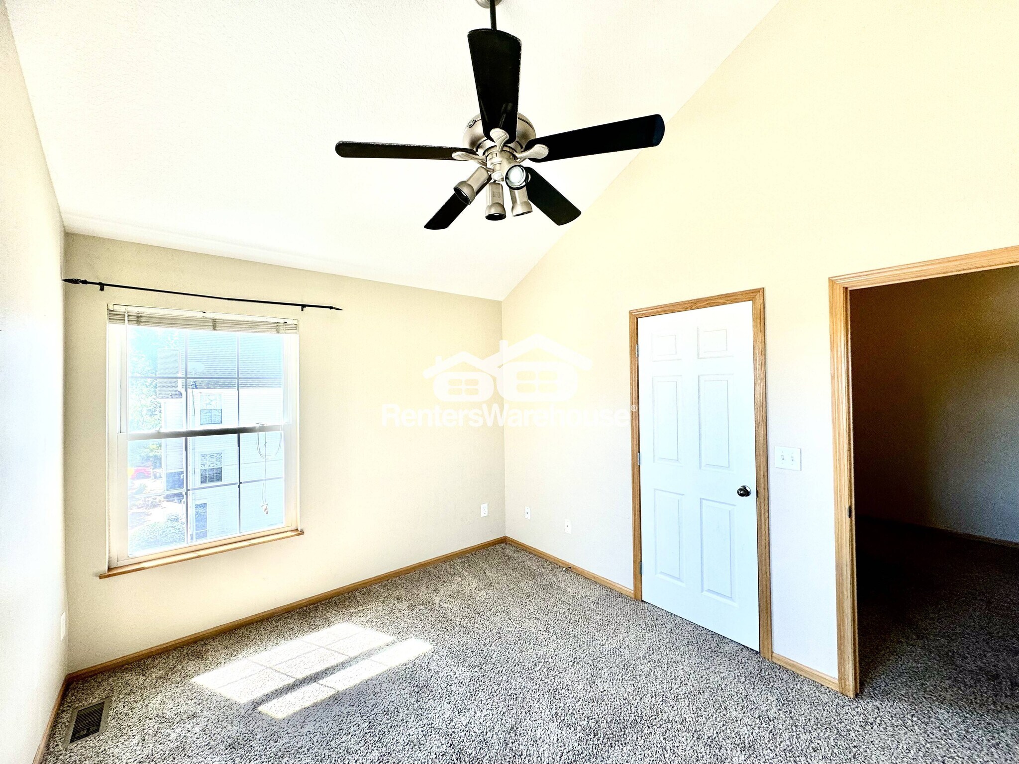Building Photo - 1228 SE Village View Ln