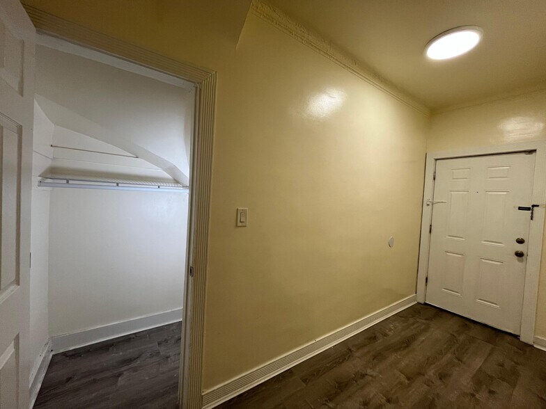Building Photo - 137 Bostwick Ave