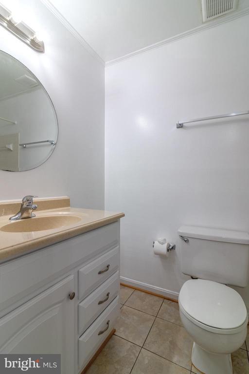 Building Photo - 4796 Gainsborough Dr