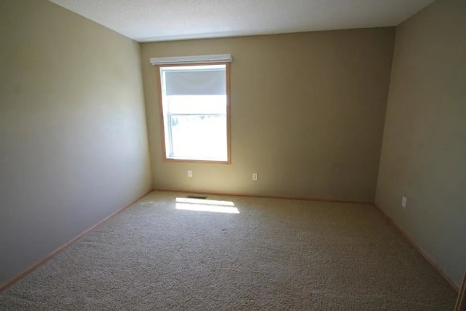 Building Photo - 8487 Jonquil Ln N
