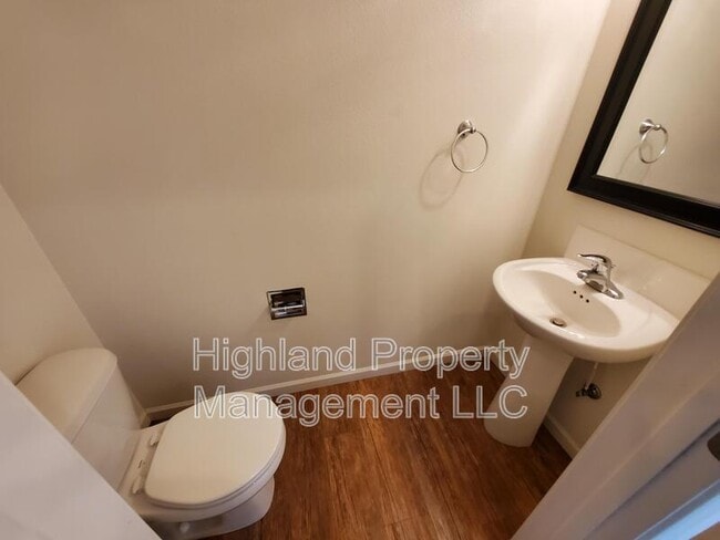 Building Photo - 1205-1207 NE Monroe St