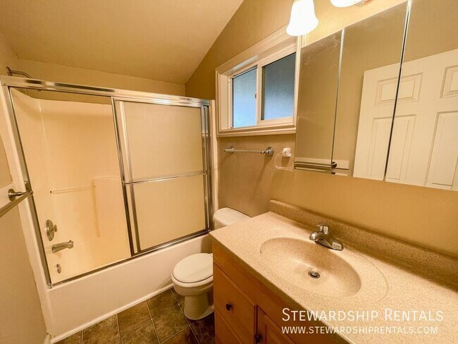 Building Photo - 2024 Emerald St