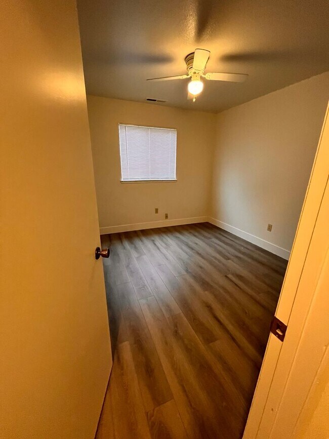 Building Photo - 1524 Swarthmore Dr