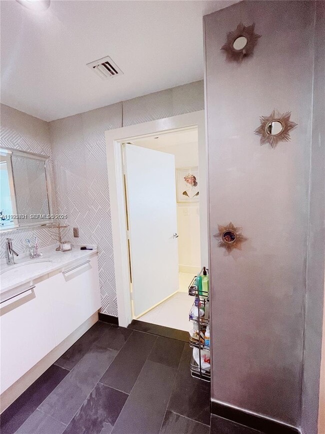 Building Photo - 900 Biscayne Blvd