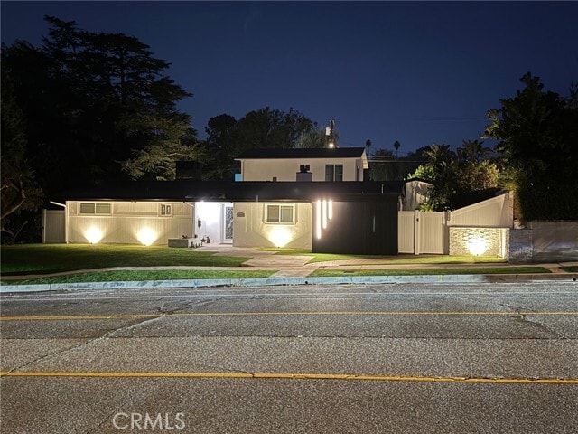 Building Photo - 20300 Oxnard St