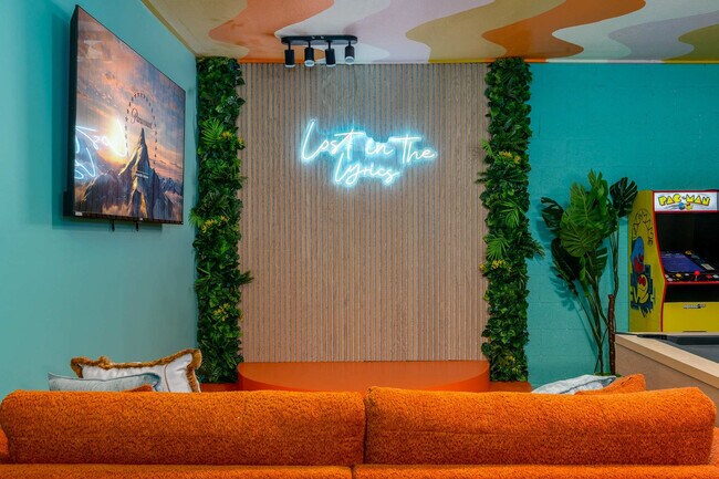 Building Photo - 1136 9th Square