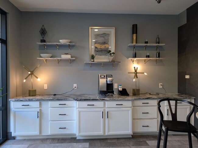 Building Photo - 751 N 6th St