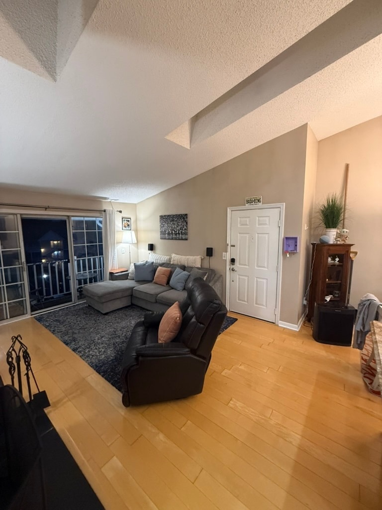 Building Photo - 955 Juniper Way