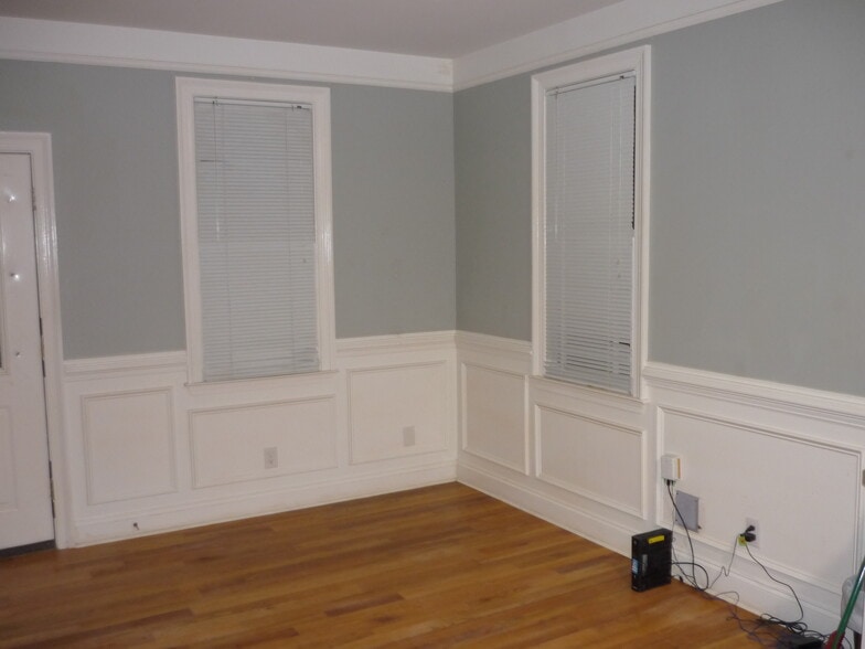 Living Area - 238 Wilbur Ave SE