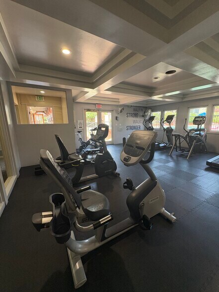 Building Photo - 6505 Green Valley Cir