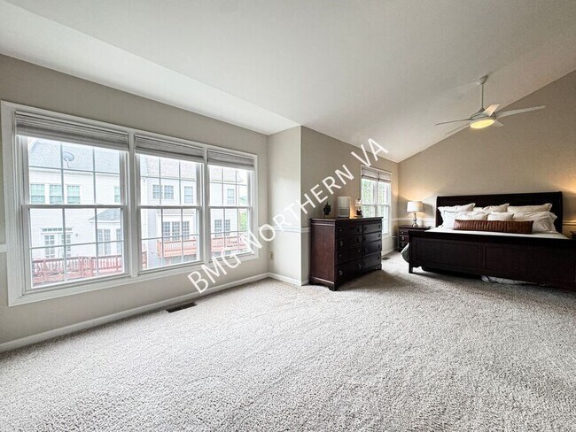 Building Photo - 6600 Dunwich Way