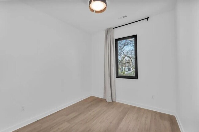 Building Photo - Modern 4-Bed Townhouse in Ridgedale – Minutes from Downtown Chattanooga!