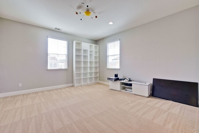 Building Photo - Gorgeous and Very Spacious Home - 3BR 2.5 BA in  San Jose - This is a MUST SEE!!!