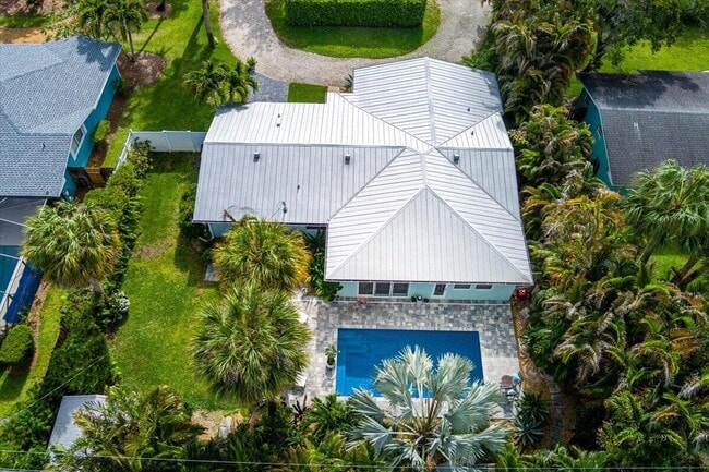 Building Photo - 206 SE Wentworth Dr