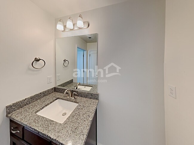 Building Photo - 2133 Leafmore Ct SE