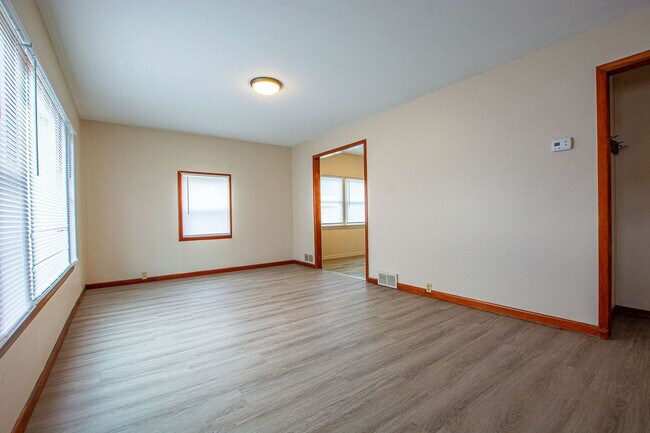 Building Photo - 2 Bedroom / 1 Bath Home in Carter Lake!