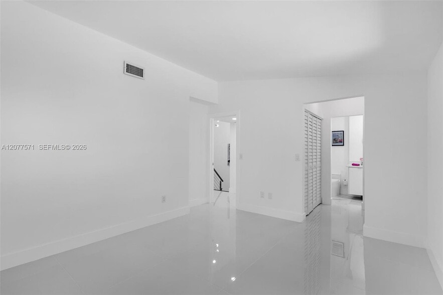 Building Photo - 3843 Alcantara Ave