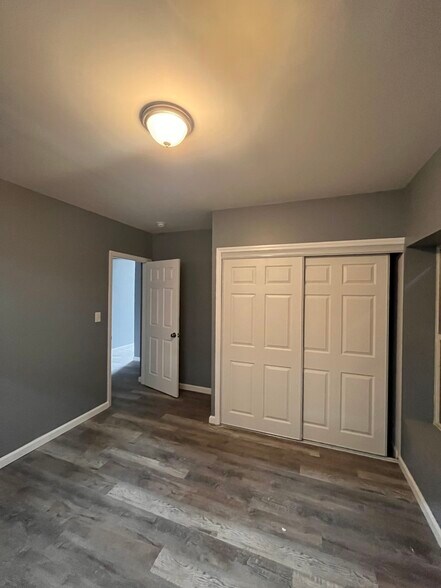 Building Photo - 5564 Hebert St