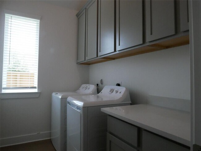 Building Photo - 8503 Pier Cove Dr