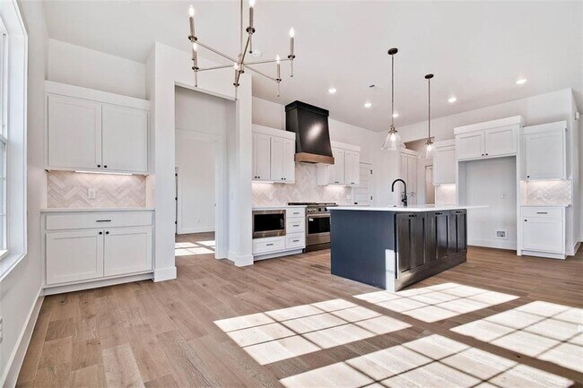 Building Photo - 20 S Kirby Dr