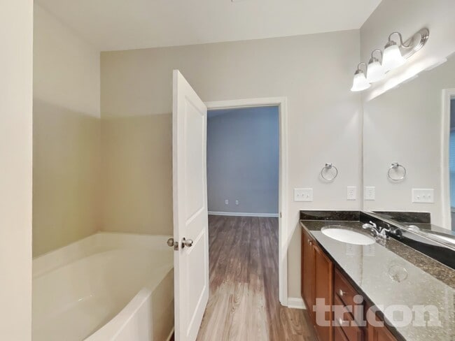 Building Photo - 246 Viking Ln