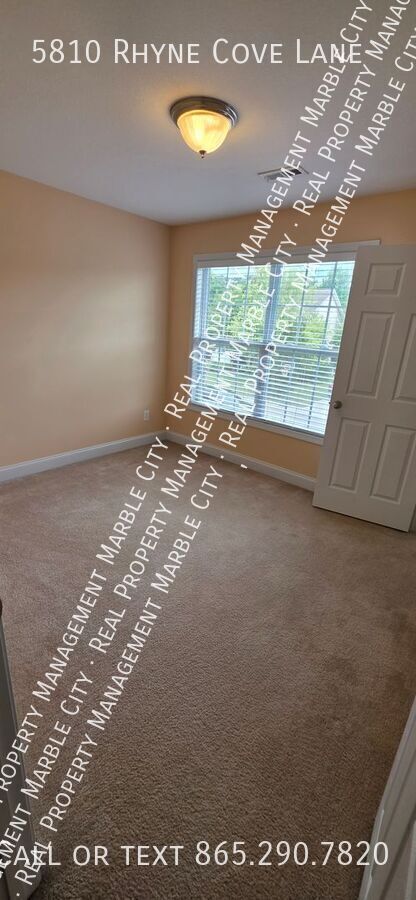 Building Photo - 5810 Rhyne Cove Ln